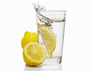 mineral wather with lemon